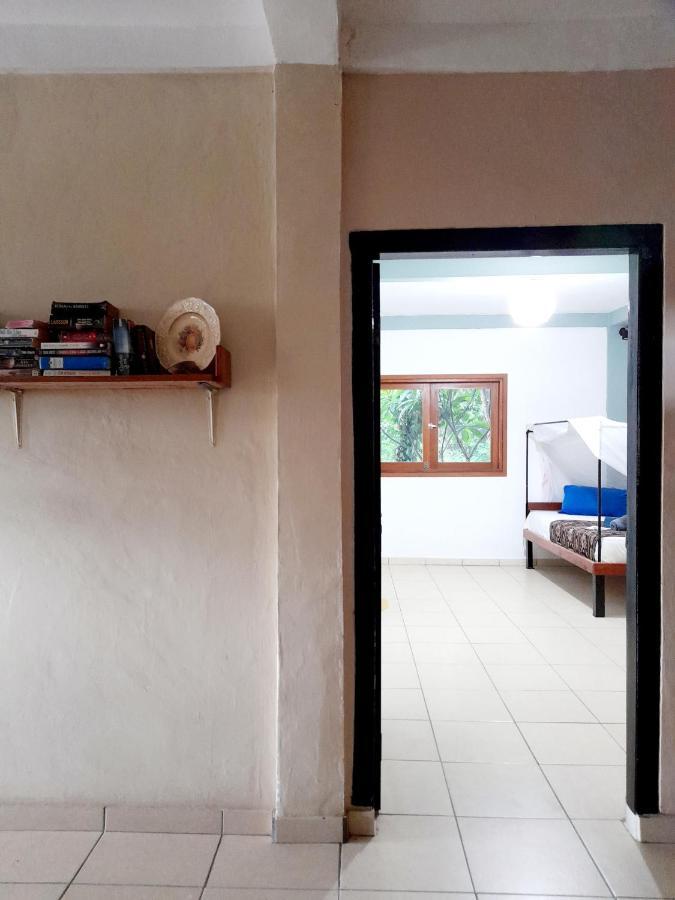 Merdeka House Maluk Exterior photo